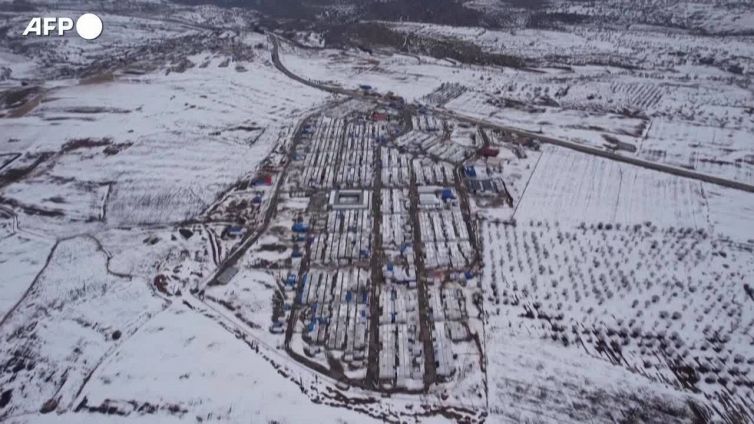Maltempo: Iraq, la neve ricopre un campo per sfollati yazidi in Kurdistan
