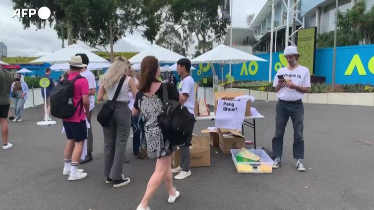 Australian Open, attivisti fuori dallo stadio con le magliette "Where is Peng Shuai?"