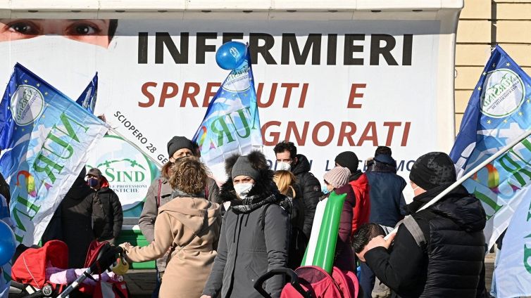 Infermieri, per cosa protestano e quanto guadagnano