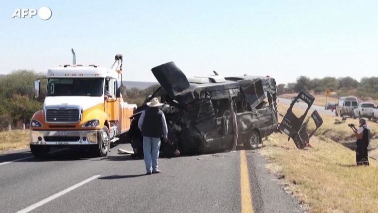 Messico, pullman di pellegrini si ribalta in autostrada: 13 morti