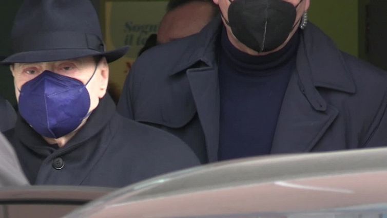 Milano, Berlusconi dimesso dall'ospedale San Raffaele