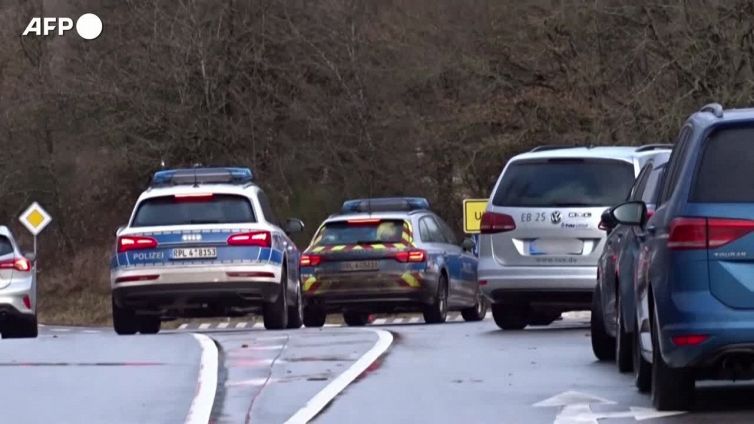 Germania: due poliziotti uccisi, omicida in fuga