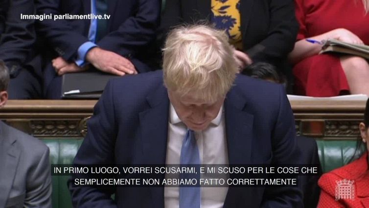 Partygate, Boris Johnson chiede scusa: "Ma nessun passo indietro"