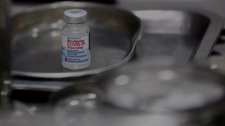 Vaccino Moderna, arriva l'approvazione definitiva, cosa cambia