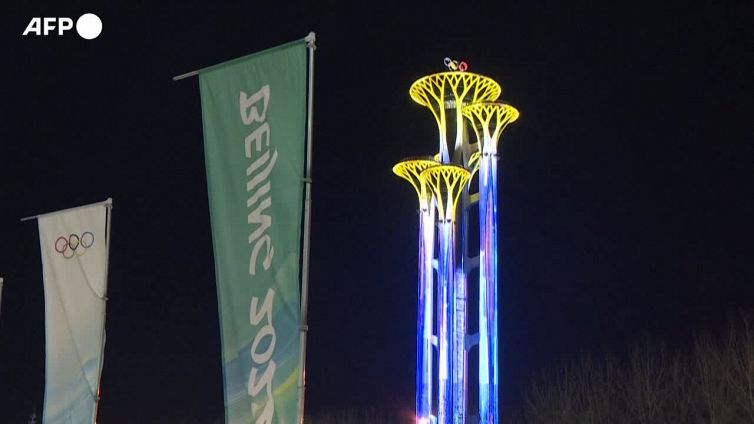 Pechino 2022, tutto pronto per l'inizio dei Giochi: si illumina la Torre Olimpica