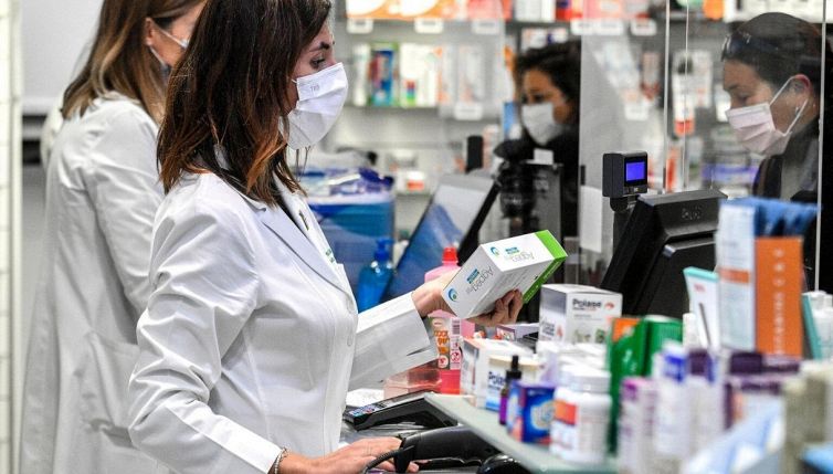 Covid, quali sono i farmaci per curarlo a casa ai primi sintomi