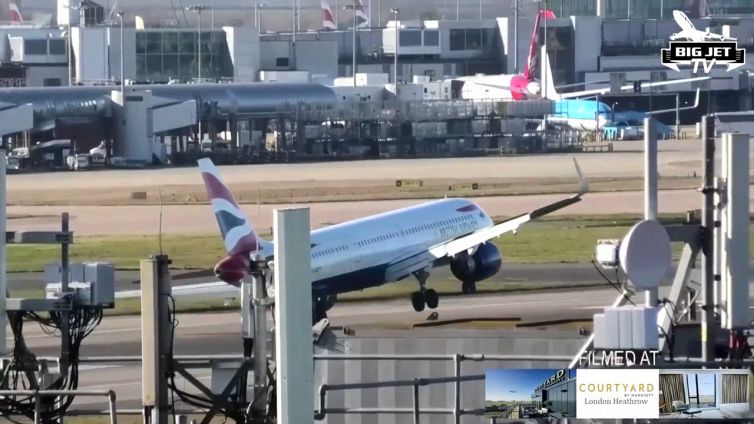 Paura in aeroporto: la manovra è da brividi