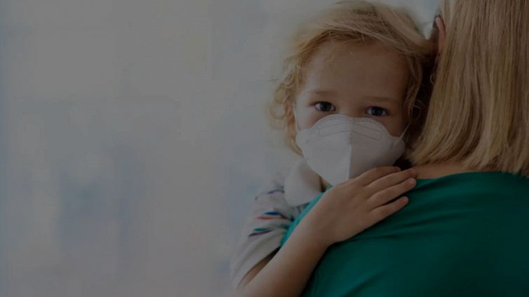 Bambini e Covid, cosa fare e come curarli