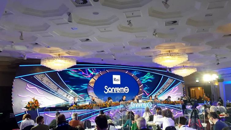 Sanremo, la telefonata di Fiorello ad Amadeus in conferenza stampa