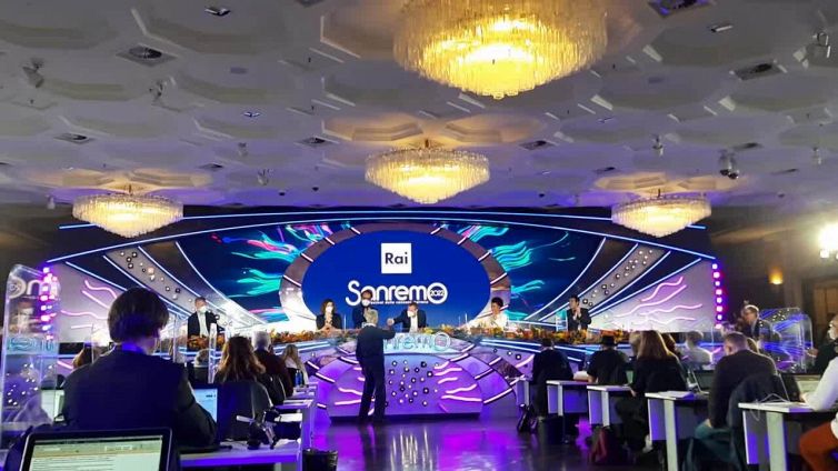 Sanremo: premiato Gaetano Castelli, storico scenografo del Festival