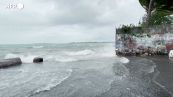 Venti a 120 km/h e strade allagate: il ciclone Batsirai colpisce le isole Mauritius