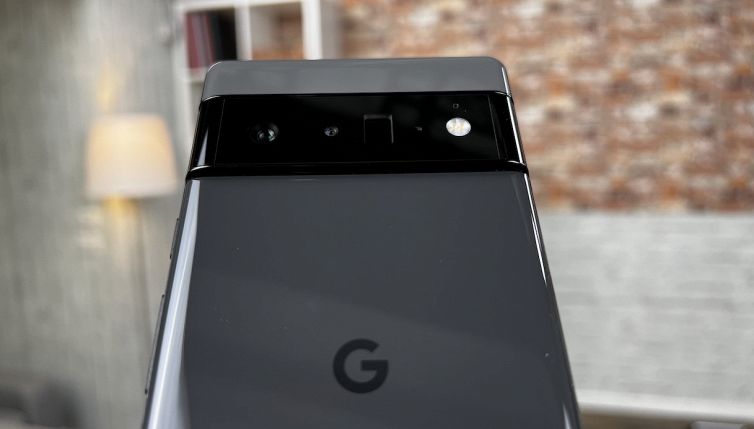 Arriva Google Pixel 6 Pro, lo smartphone con la fotocamera magica
