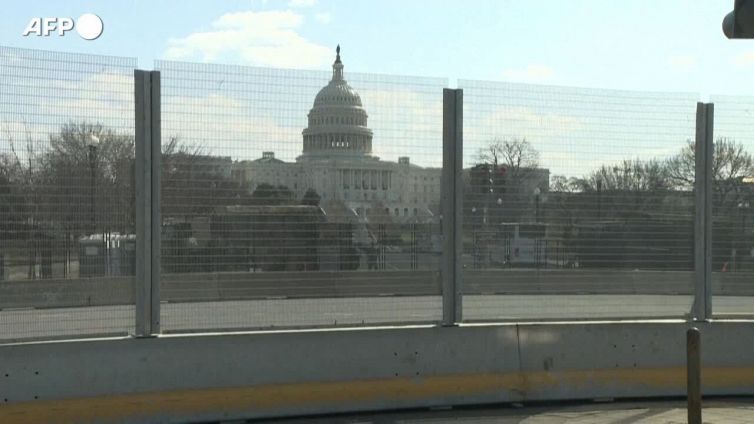 Stati Uniti, Biden invia truppe in Europa ma offre un patto a Putin