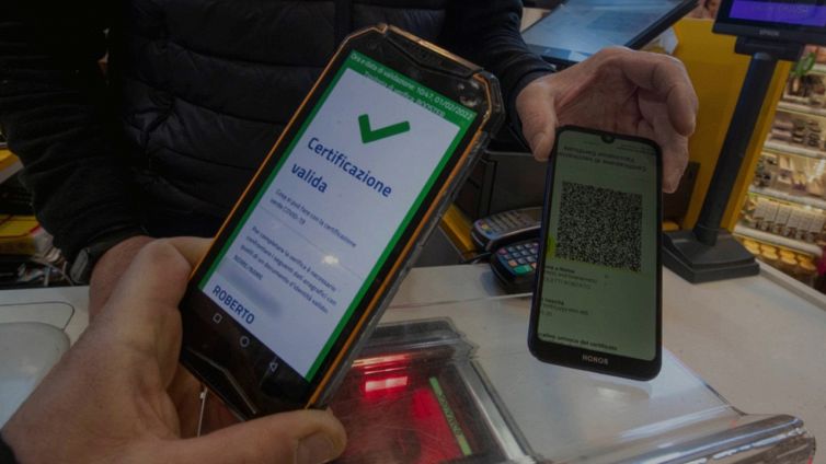 Covid, tutte le novità del nuovo decreto: scuola, green pass, colori e viaggi