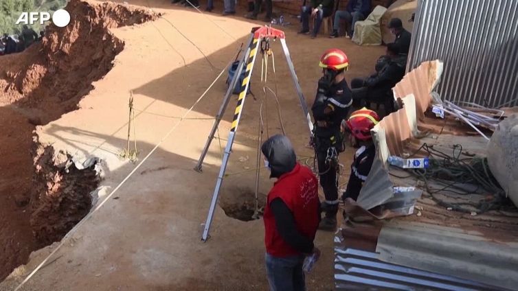 Marocco, corsa contro il tempo per il bimbo caduto nel pozzo