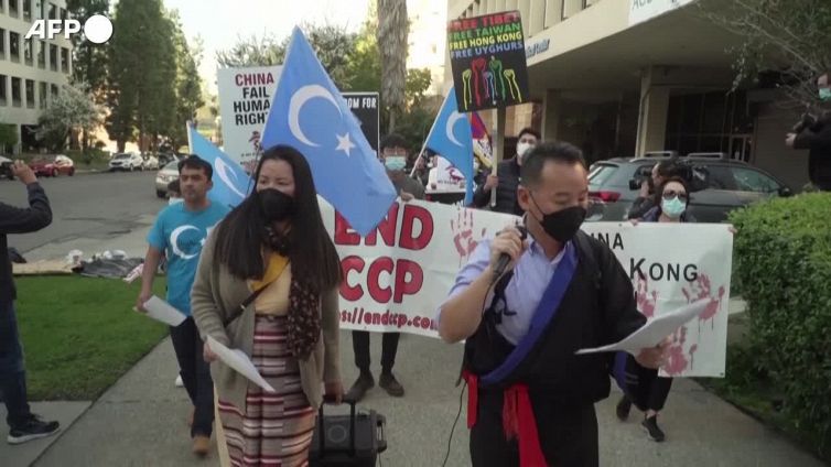Pechino 2022, diritti umani: protesta davanti al consolato cinese a Los Angeles