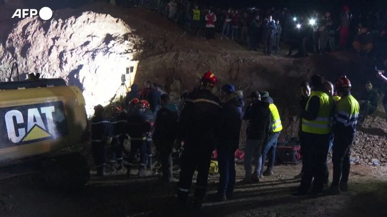 Marocco, il bimbo caduto nel pozzo: prosegue la corsa contro il tempo