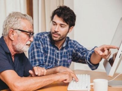 Nipoti in affitto, il servizio innovativo per superare il digital divide