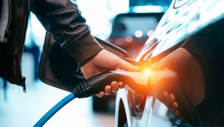 Auto full hybrid e plug-in hybrid, conosci la differenza?