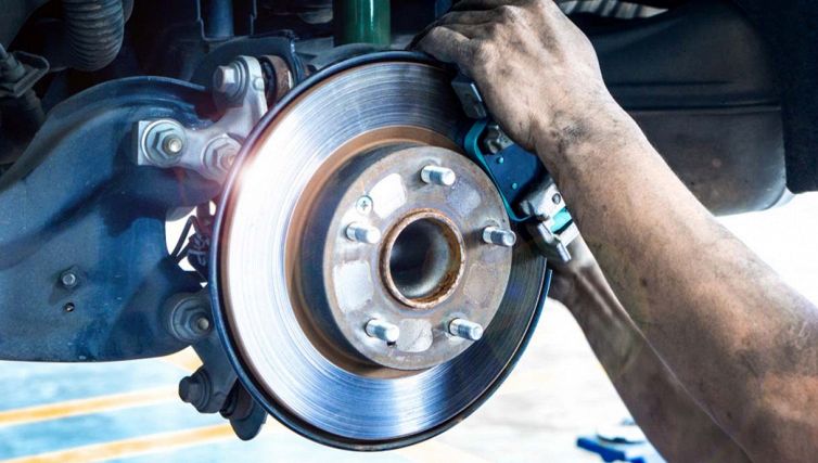Fischio dei freni dell’auto, cosa fare?