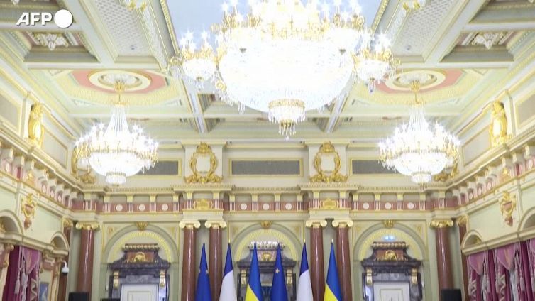 Macron a Kiev: "Putin mi ha detto che non ci sara' escalation"