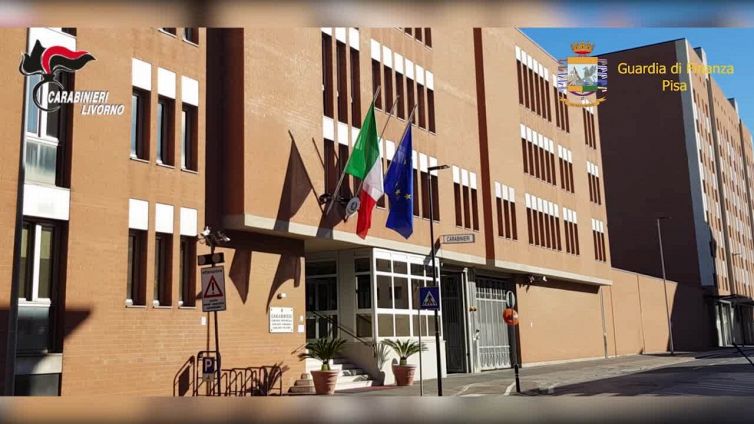 Sequestro a usurai in Toscana: orologi di lusso, barche, veicoli e denaro contante