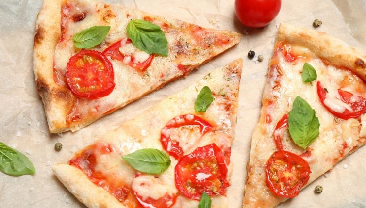 Pizza avanzata, per riscaldarla basta mezzo cucchiaino di acqua