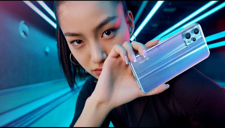 Realme 9 Pro, lo smartphone che cambia colore