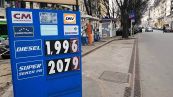Caro benzina, prezzi alle stelle a Milano: carburante sopra i 2 euro al litro