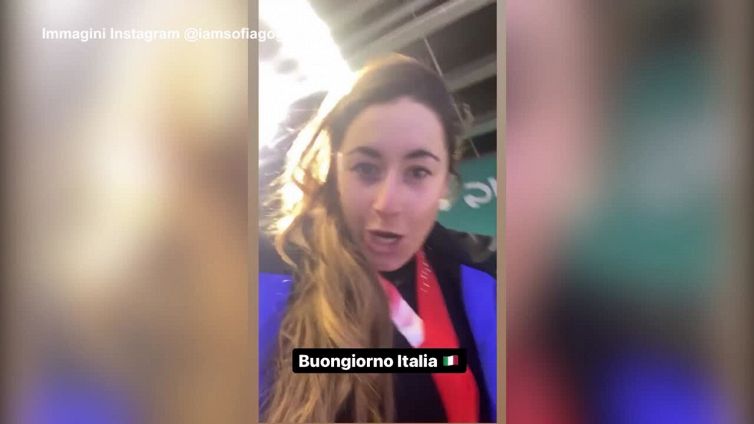 Pechino 2022, l'esultanza di Sofia Goggia: "Ciao fans, argento vivo"