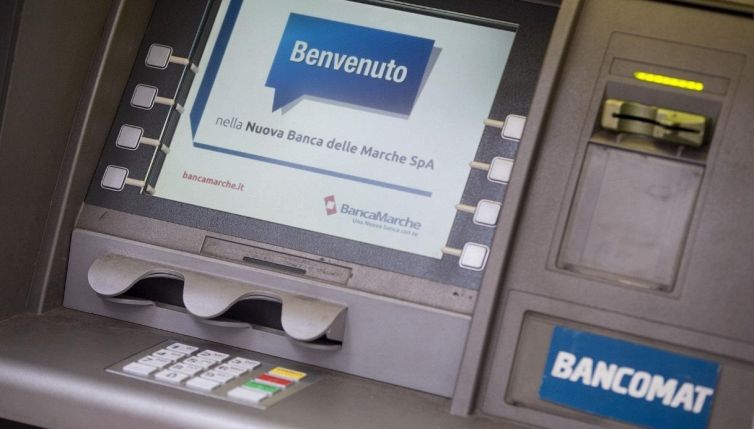 Bancomat e commissioni sui prelievi, chi rischia di pagare di più