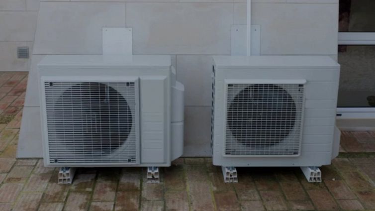 Caro bollette: quanto si risparmia con la pompa di calore