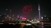 Pechino 2022, spettacolo notturno nel cielo di Guangzhou