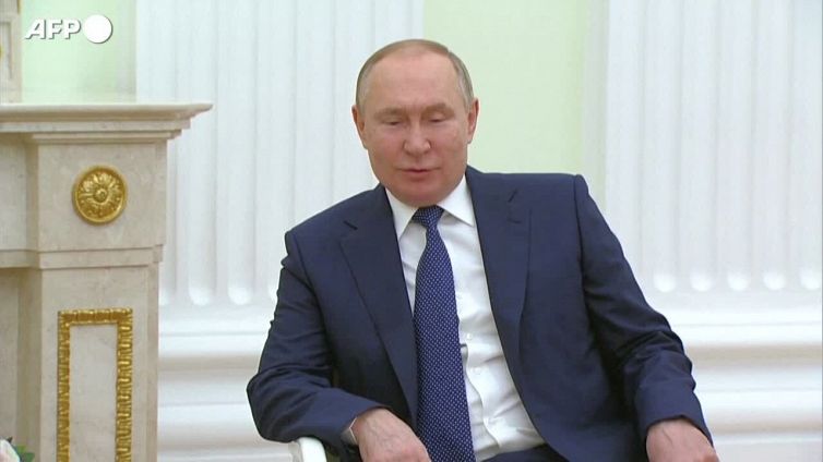 Nato: "Nessun ritiro, i russi aumentano le truppe"