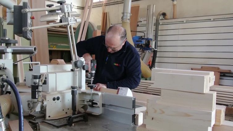 Caro bollette, l'artigiano: "Nella mia ditta riscaldamento spento, cosi' sopravviviamo"