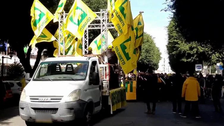Trattori in strada a Cagliari per la protesta degli agricoltori Coldiretti