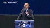 L'eurodeputato bulgaro Dzhambazki finisce l'intervento e fa il saluto nazista