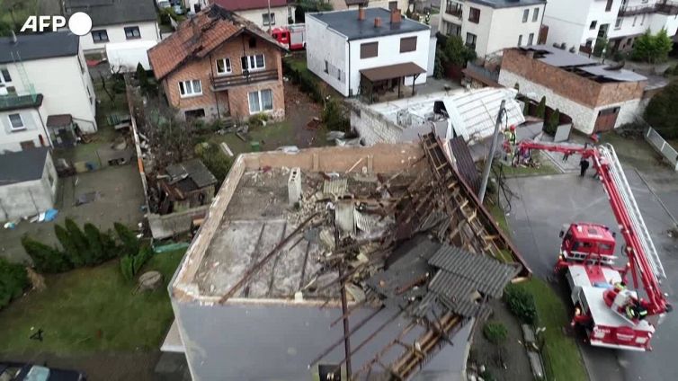 Maltempo: Polonia, forte vento a Cracovia