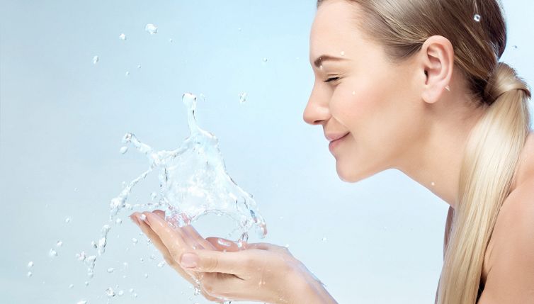 Addormentarsi in due minuti? Lava il viso con l'acqua fredda