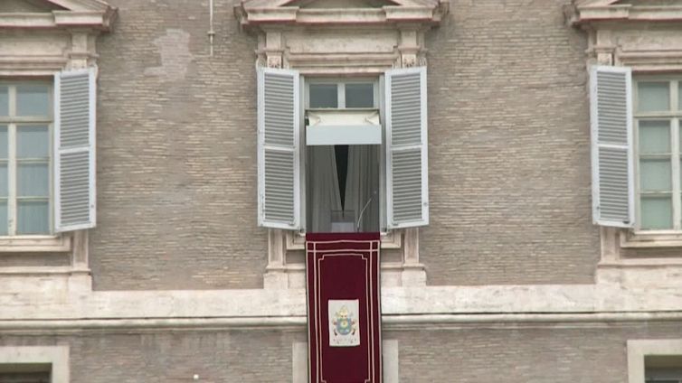 Papa: tra preti invidia e bullismo, non siate 'scapoloni'