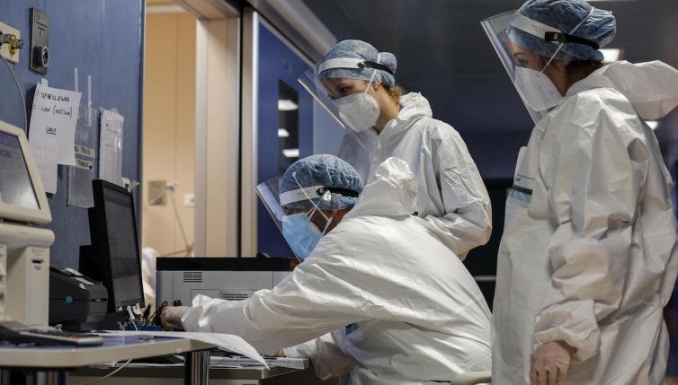 Chi colpisce di più ora il Covid: cosa sappiamo di Omicron 2 e 3