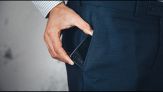 Non tenere il cellulare nei pantaloni: ecco cosa potresti rischiare