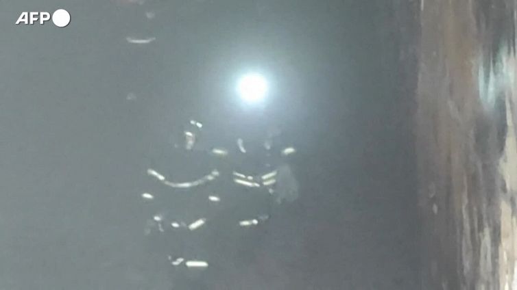 Incendio traghetto, i vigili del fuoco cercano i dispersi a bordo