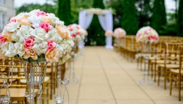 Matrimoni dimezzati dal Covid: chi può richiedere il bonus