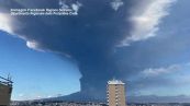 Etna: fontana di lava da Sud-Est, nube cenere alta 10 km