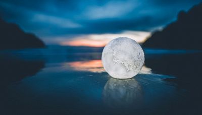 Sfera di vetro sulla Luna, il misterioso ritrovamento