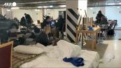 Ucraina: a Kiev hotel usati come rifugi, persone accampate al Radisson Blu