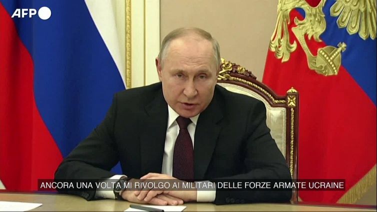 Ucraina, Putin: "autorita' Kiev banda drogati e neonazisti"