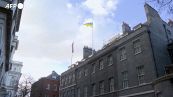 Ucraina, la bandiera sventola a Downing Street