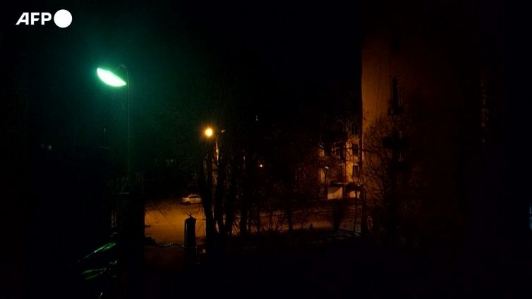 Ucraina, guerra nella capitale: il suono degli spari nella notte di Kiev